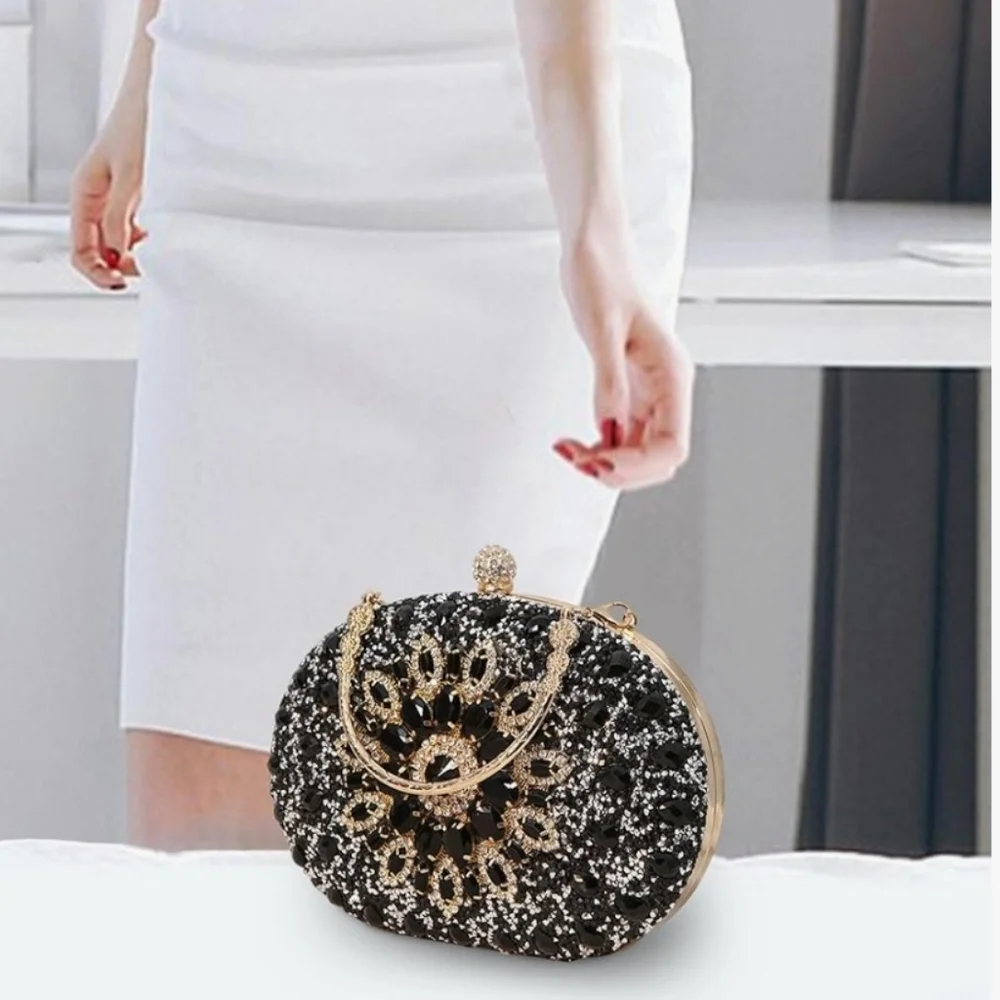 Elegant Black and Gold Crossbody Bag with Ornate Frame - Picture 3 of 11